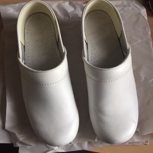 Danskos! White clogs!